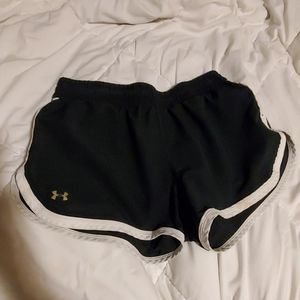 Under Armour Semi-Fitted hear gear shorts M
